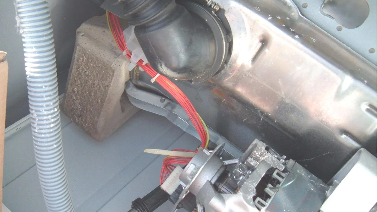 Motor van een wasmachine van dichtbij