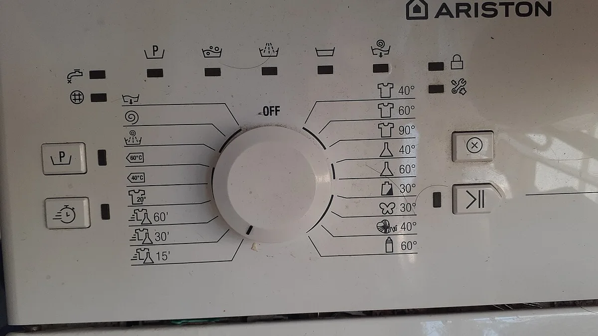 Bedieningspaneel van een moderne wasmachine